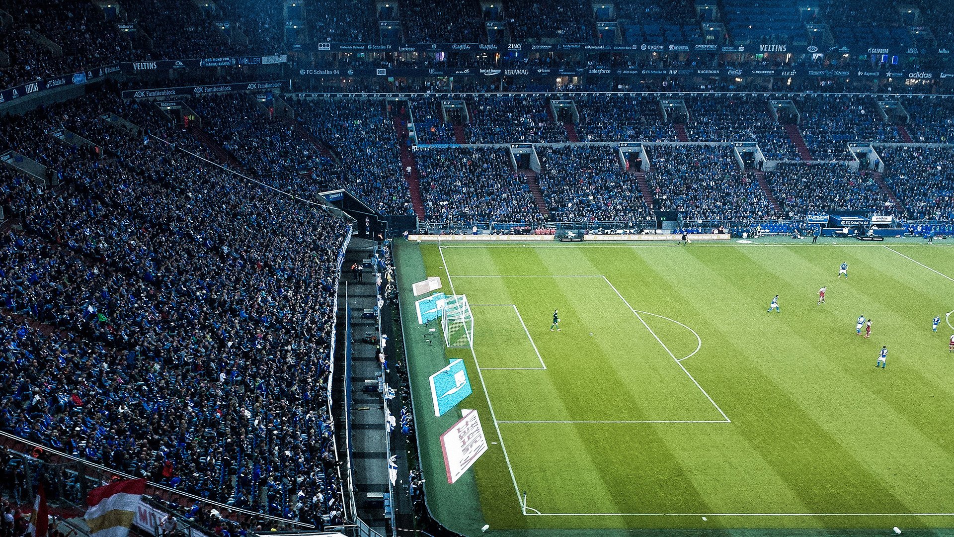 晋级下一阶段引发热议!,Karsa在利物浦比赛中夺冠观众掌声雷动开云体育